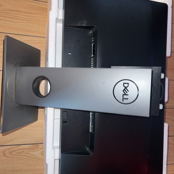 23" DELL LED MONITOR - Picture 5 of 5